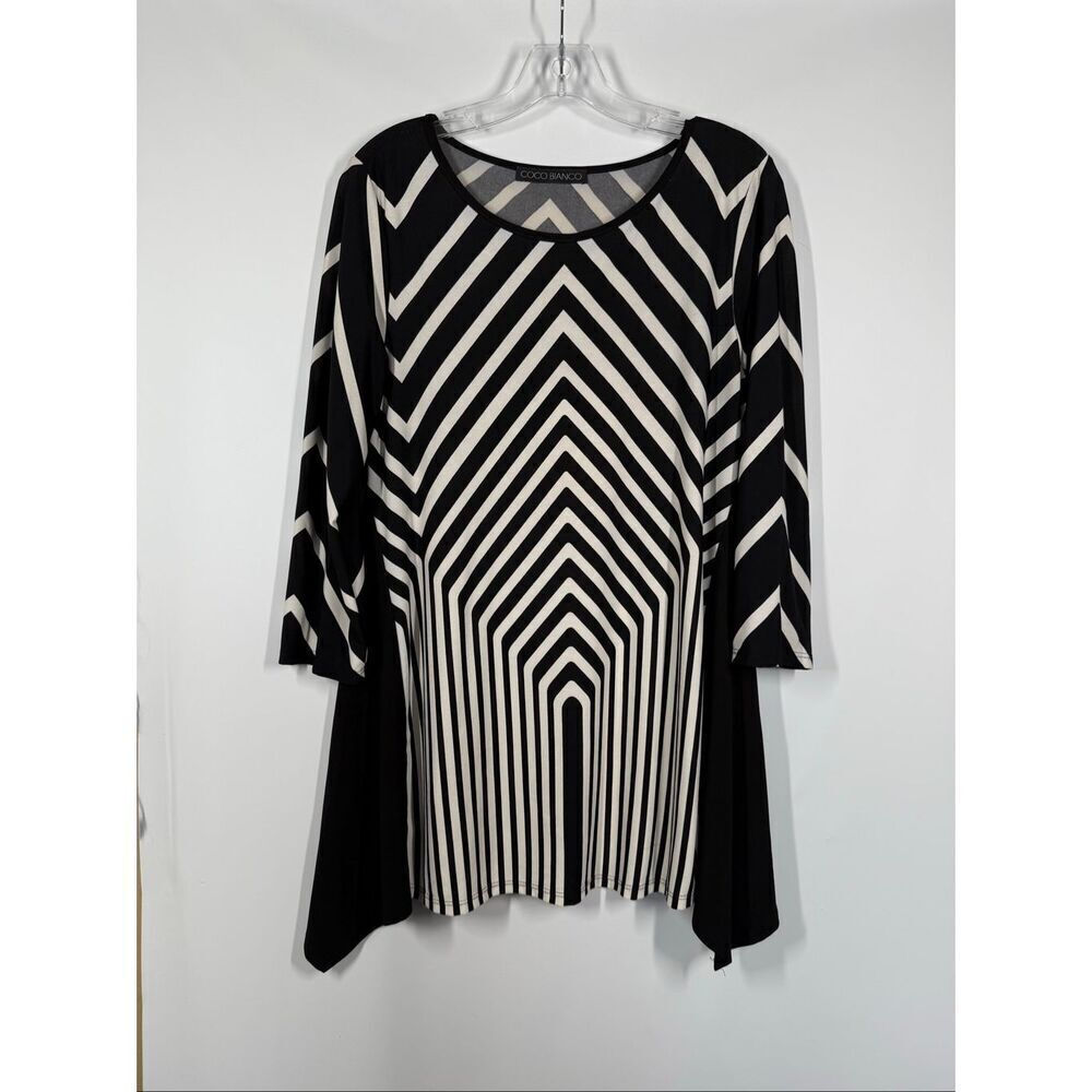 Coco Bianco shark bite black white top size small
